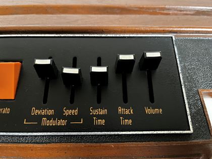 Wurlitzer-Orbit synth